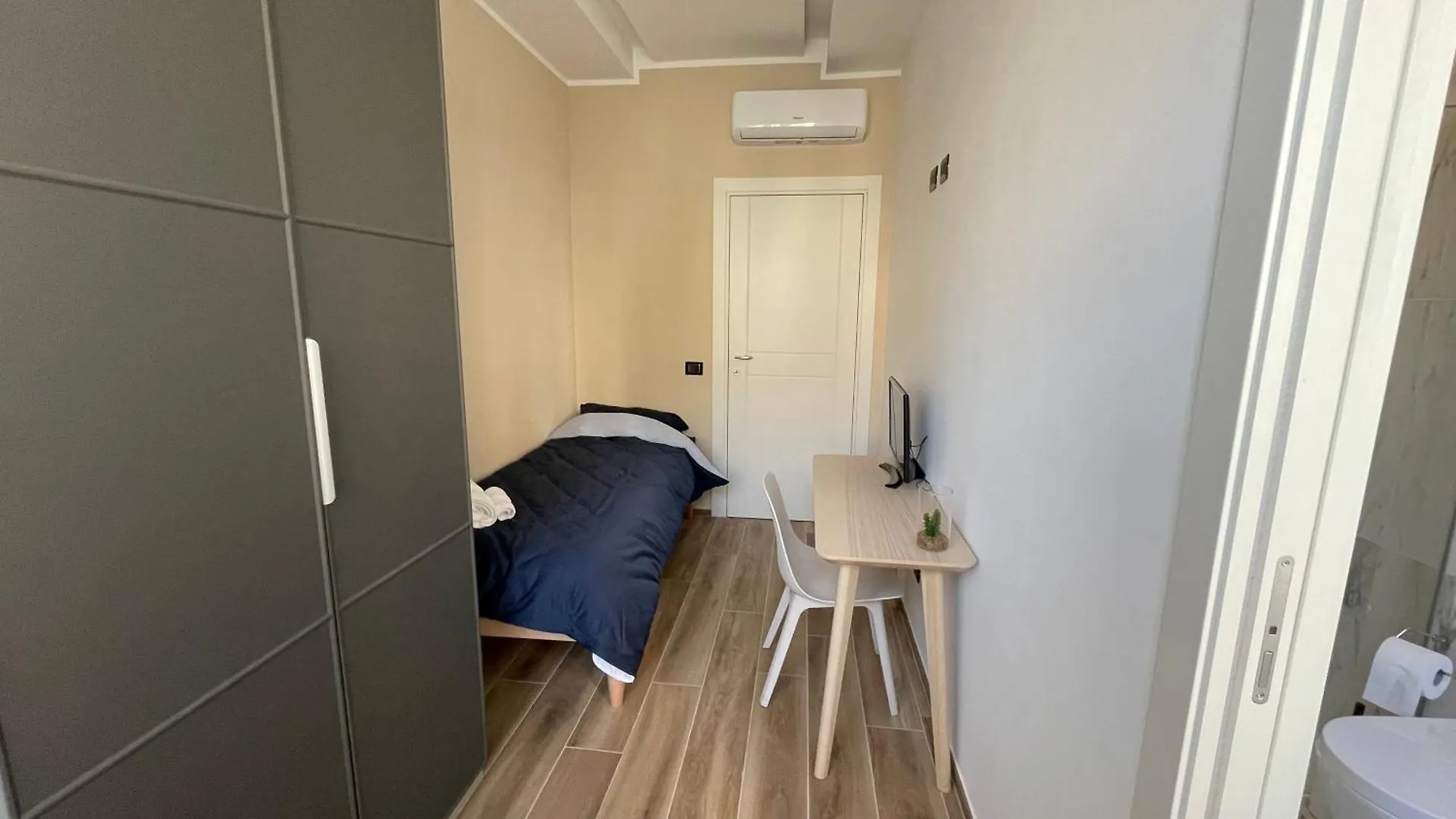 Apartment Guest House Design Navigli Milan